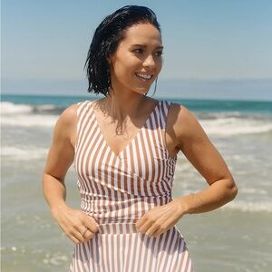 Honey Mark Basil Wrap Top Size Medium